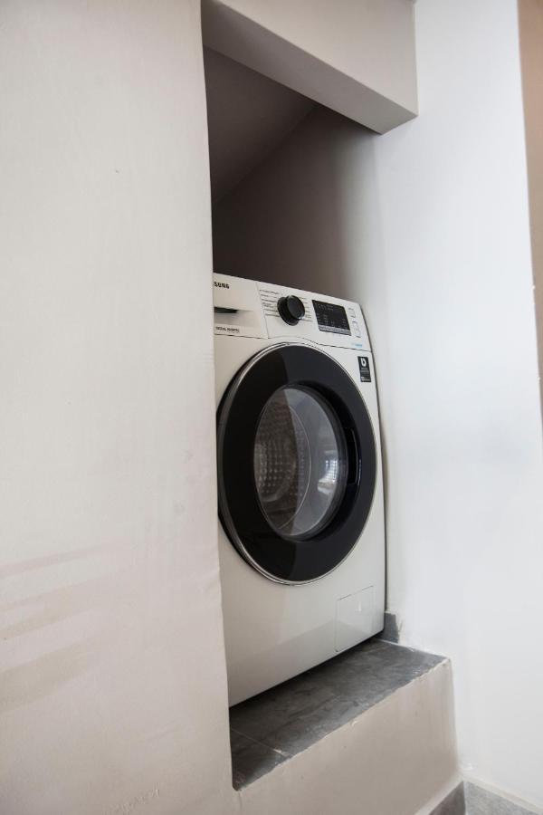 Bentzi Boutique Apartment 4 アテネ エクステリア 写真